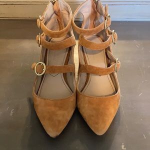 CHARLES DAVID WOMENS FOUR CAMEL SUEDE HEELS